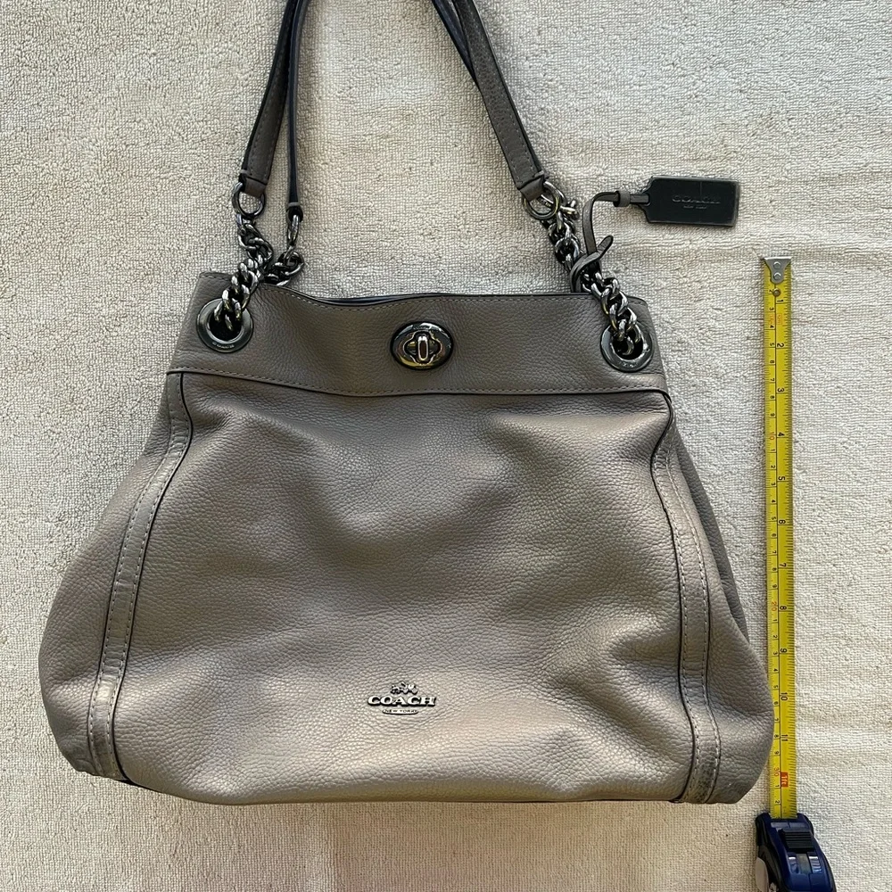 Coach Turnlock Edie Shoulder Bag - J1581-36855 - Picture 3 of 16